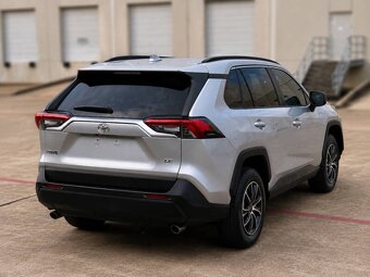 2021 Toyota RAV4 LE - 4