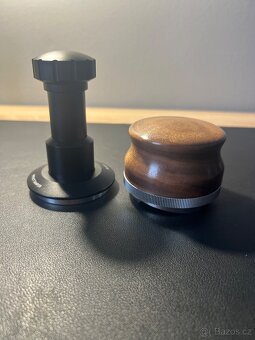 Drevený distributor na kávu 58,35mm - 4