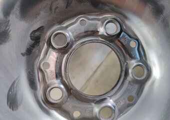 Zimni sada BMW 1 5x112 R16 + 195/60/16 - 4