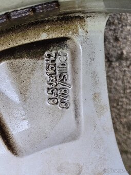 Prodám originální zimní sadu na superb 3 215 60 R16 - 4