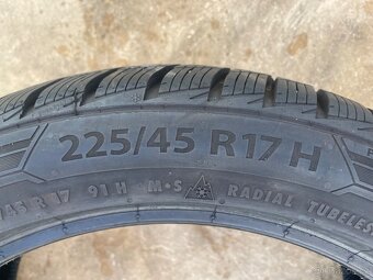 4ks.Zanovni zimní pneu 225/45/17.zn. Barum. - 4