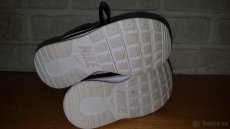Nike tenisky indoor vel. 27,5 - TOP STAV - 4
