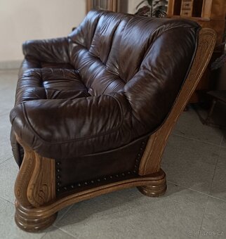 Rustikální, kožený gauč, masivní dub. - 4