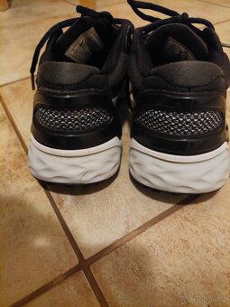 NIKE Renew Run  vel.37.5 - 4