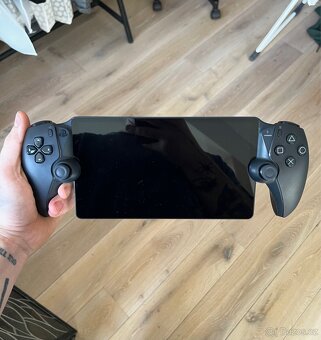 PlayStation Portal Remote Player - Midnight Black - 4