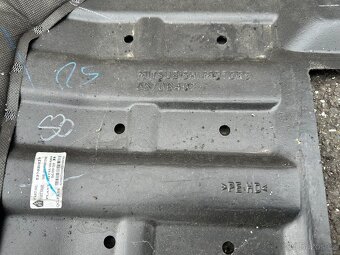 SPODNÍ KRYT MOTORU MITSUBISHI L200 - 4