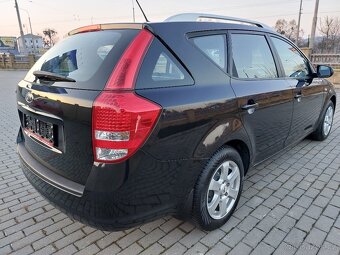 Kia Ceed Kombi 1.4 16V 77kW registrace 12/2011 Nová STK - 4