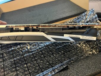 12GB GDDR6 AMD RX 6700 XT Sapphire NITRO+ - 4