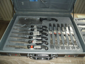 NOŽE A JINÉ - SADA. - 4