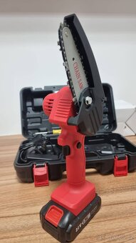 Prodám mini AKU řetězovou pilu na dřevo 21V + 2 baterky - 4