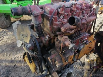 Motor Zetor 7201 z terénní Desty, včetně příslušenství(start - 4