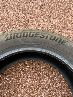 Pneu Bridgestone 235/55/18 - 4