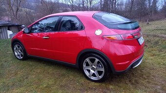 Honda Civic 8G (UFO) - 4