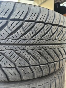245/45R18 100V XL RFT Goodyear Ultragrip - 4