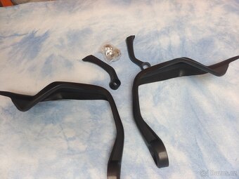 Blástry, kryty rukou, BMW nové - 4