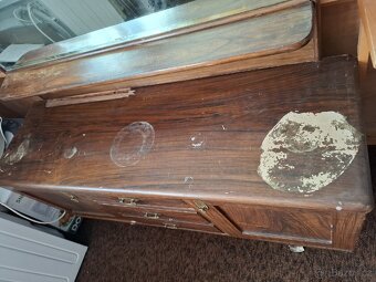 Starý dřevěný nábytek - 4