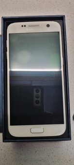 Prodám mobilní telefon Samsung Galaxy S7 v bílé barvě - 4
