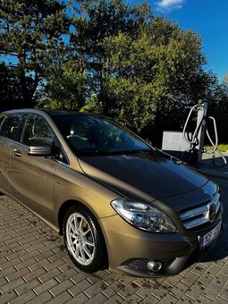 Mersedes Benz b 180 - 4