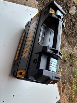 DeWALT příslušenství: kufr + 2× aku + nabíječka - 4