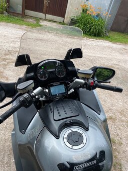 Kawasaki GTR 1400 - 4