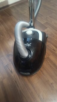 Prodám malý vysavač 1200w na sáčky - 4