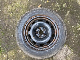 4x zimní pneu Goodyear s plech disky 195/65 R15 - 4