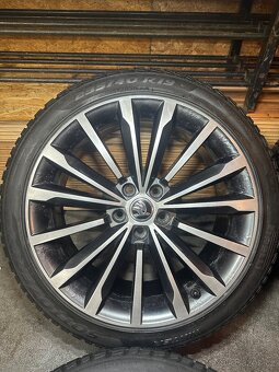 ALU Kola ŠKODA 5x112 R19 TRINITY Zimní Pneu 235/40/19 - 4