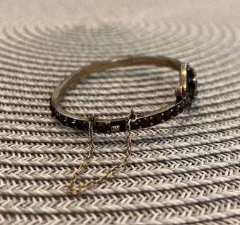 Náramek s českými granáty s krabičkou. - 4