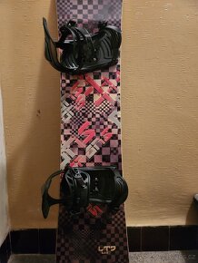 Prodám úplně nový snowboard TRANS 155cm dlouhý. - 4