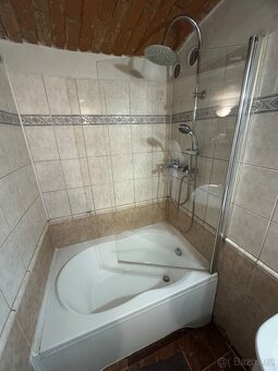 Vana se zástěnou a umyvadlo se skříňkou - 4