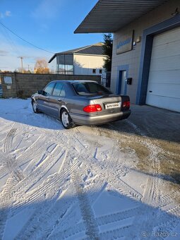 Mercedes-Benz E - 4