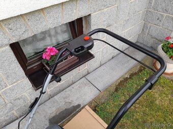 Výkonná elektrická sekačka Einhell GC-EM 1536 - 4