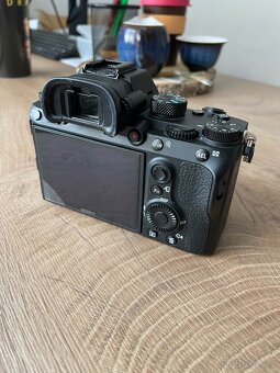 Sony A7III tělo - 4