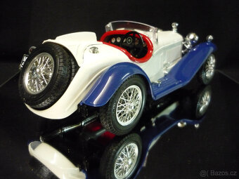 Alfa Romeo 2300 Spider bílomodrá Bburago 1/18 - 4
