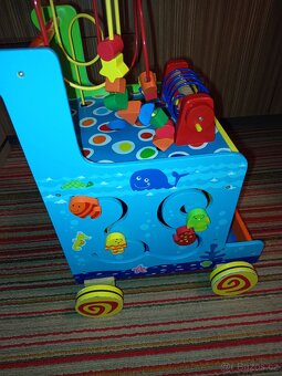 Dřevěné chodítko a edukační kostka pro děti - 4