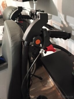 Polohovací invalidní vozík - 4