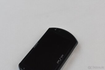 Sony PSP Go - 4