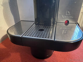 Kávovar Nespresso DeLonghi Lattissima EN680.M - TOP - 4