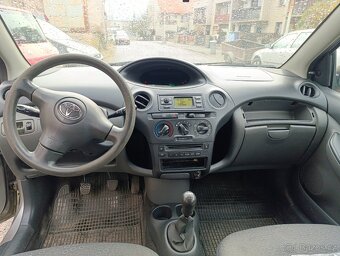 Toyota Yaris 1.0í - 4