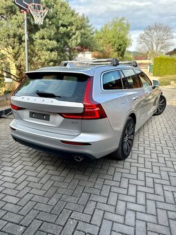 Volvo V60 II B4 145kw MHEV 2022 Momentum Pro - 4