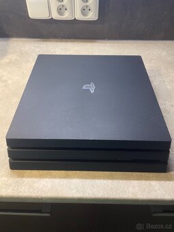 Prodám nebo vyměním PS4 pro+ 6 her - 4