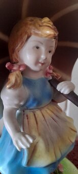 PORCELÁNOVÁ FIGURKA HOLČIČKY S DEŠTNÍKEM (VYROBENO V JAPONSK - 4