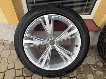Audi Q8 5x112r21 pneu 285/45r21 - 4