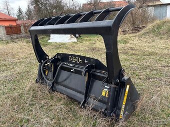 JCB lopata s přidržovačem - 4