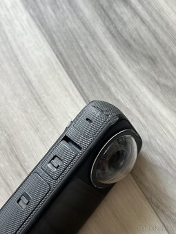 Akční kamera Insta360 X3 - 4
