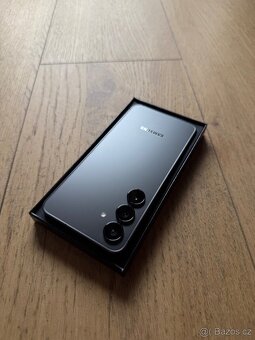 Samsung Galaxy S24 256GB šedý - 4