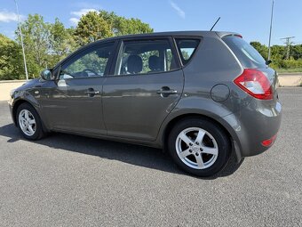 Kia Ceed 1,4 koupeno nové v ČR dobrý stav - 4
