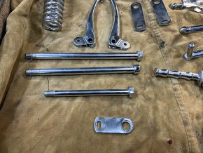 Jawa 50 pionyr mustang 550 555 05 20 21 23 zinkové Dily - 4