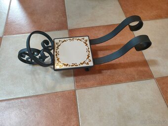 Kovaný stojánek na květináč. - 4