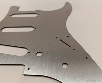Pickguard pro STRATOCASTER broušený hliník - 4